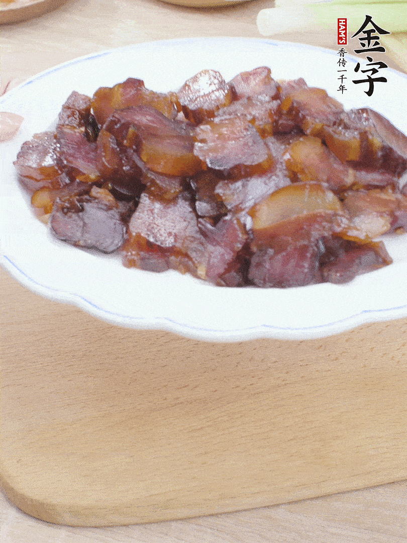 BB贝博艾弗森
酱油肉水煮15分钟，切薄片。